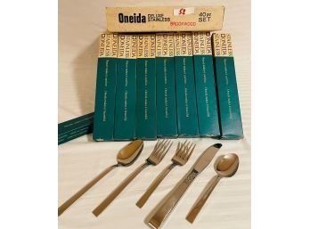 Vintage Oneida 40 Pc Flatware Set Never Used   #52