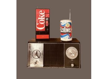 Lot Of 3 Vintage Radios Vtg GE AM Radio Alarm Clock, Coke Transistor Radio, Scottowels Can Portable Radio #125