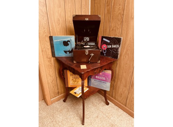 Antique Victorla Talking Machine VV-50 Great Working Condition With Needles And 4 Books Of Antique Records #99
