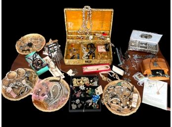 Gorgeous Huge Lot Of Vintage Jewelry And Beautiful Art Deco Jewelry Boxes #59