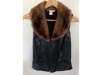 Women Beautiful Vest With Fur Collar