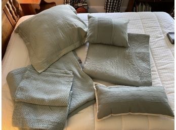 Beautiful Quilts, Pillowcases And Pillows