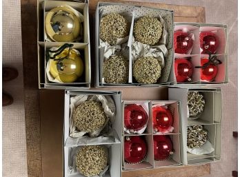 Vintage Germany Round Christmas Ornaments Lot Of 6 Box 18 Ornaments
