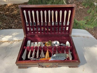 Wallace Plate And Silver Shod Antique Silverware Set (around 101 Pieces)