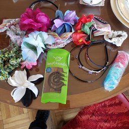 Lot Of Vintage Women's Hair Barretts And Accessories