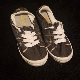 Pair Of Beneker Shoes - Size 2M