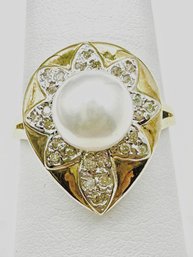 14KT Yellow Gold Pearl And Diamonds Ring Size 7
