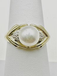 14KT Yellow Gold Diamonds And Cultured Pearl Ring Size 7