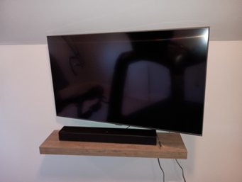 Samsung 43' Flat Screen TV UN43TU7000F & Sound Bar System