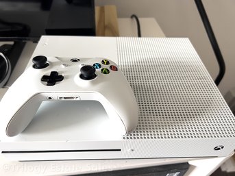 Xbox One S With One Wireless Controller