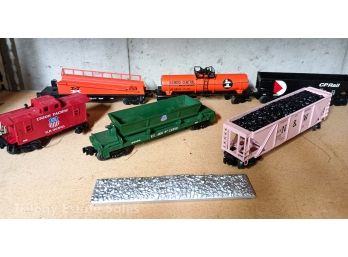 Six Pieces Lionel Assorted Rolling Stock O Guage #2