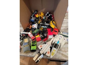 GRP 10 : Box Of Toys - Transformer Tonka, Etc..