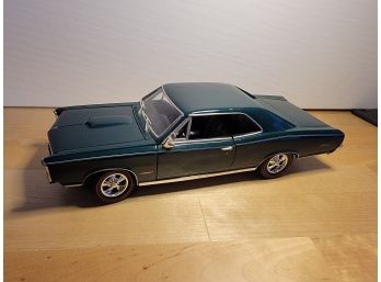 Welly 1966 Pontiac GTO Diecast 1:18 Collectible