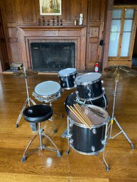 Pearl Drum Set With Stool