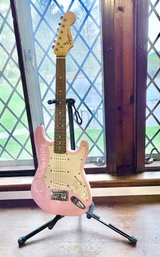 Fender Stratocaster Hello Kitty Squier Mini Guitar