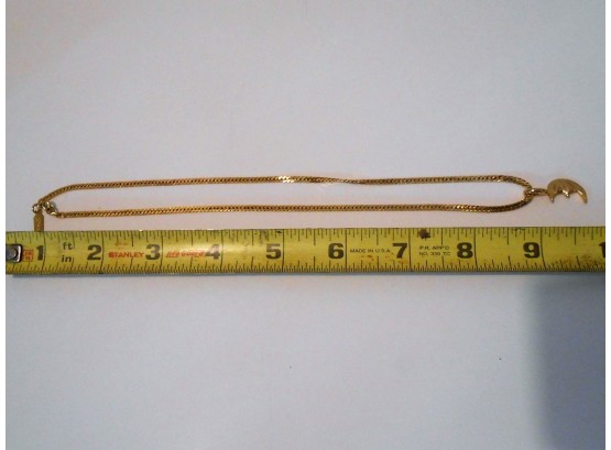 3 Gold Tone Necklaces - Lot 154
