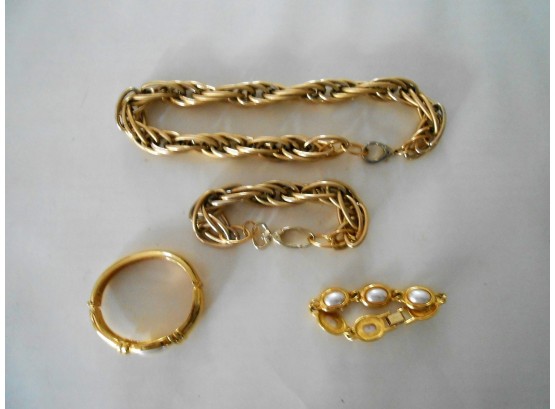 Necklace & 3 Bracelets, Gold Tone - Lot 324