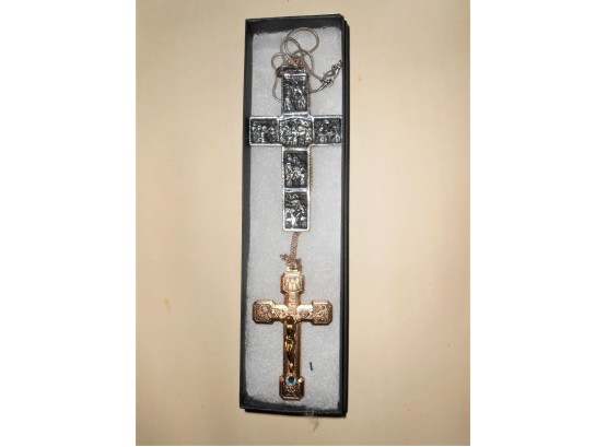 1 Gold & 1 Silver Crucifix - Lot 317