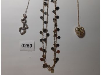 3 Necklaces - Lot 250