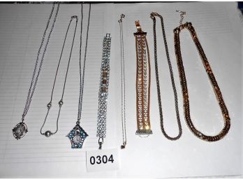 Necklaces & Bracelets - Lot 304
