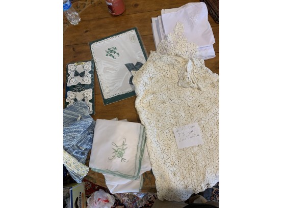 Large Lot Of Vintage Napkins, Dollies, Place Mats, And Tablecloths Including A Large Lace Table Cloth
