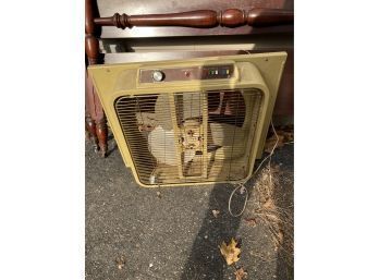 Large Thermo-lite Fan Working Condition Lots Of Power To Move Air.