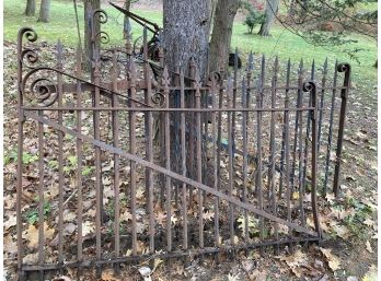 Pair Of Antique Victorian Cast Iron Gates With With Fleur-de-lis Finials Great Architectural Antique