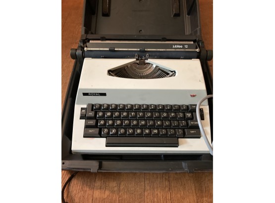 Jubilee 12 Royal Typewriter With Case