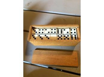 Vintage 28 Piece Domino Set