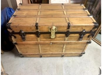 Beautiful Antique Light Wood Flat Top Trunk In Excellent Condtion! Wood And Metal Chest  With Great Storage