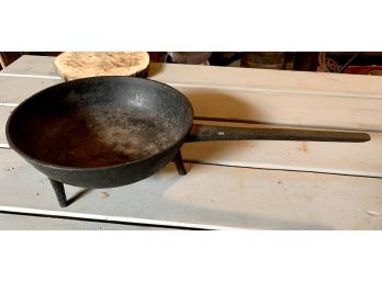 Unique Footed Antique 10 Inch Cast Iron Pan