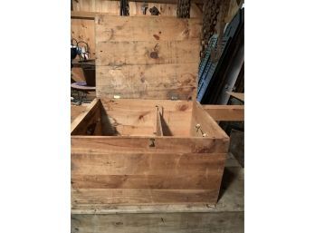 Awesome Country Rustic Wooden Crate With Rope Handles.