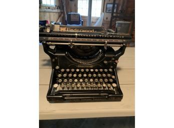Antique Underwood Standard Typewritter In Excellent Condition!