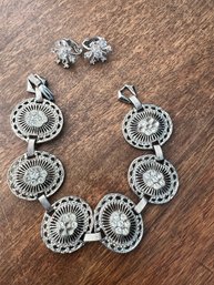 Bracelet And Earrings That With Rhinestones