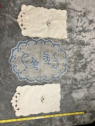 Vintage Scalloped Embroidered Linens