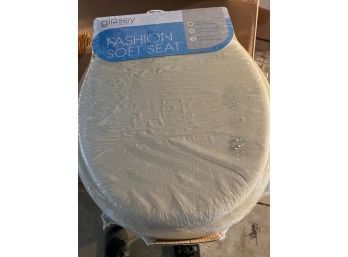 Brand New Off White Soft Toilet Seat