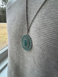 Vintage Native American Style Faux Turquoise Pendant With Robe Chain Necklace
