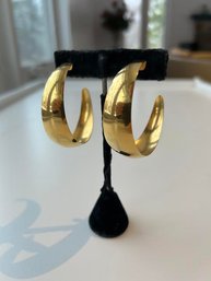 Modern Gorgeous Large Modern And Bold Gold Tone Earrings