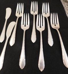 Sterling Silver Royal Crest Wildflower 6 Forks And 2 Knives   7 Troy Ounces No Monograms