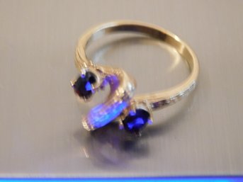 Ladies 10 KT Gold Ring Untested Stones About Size 5 3/4  2.6 Grams Total Weight