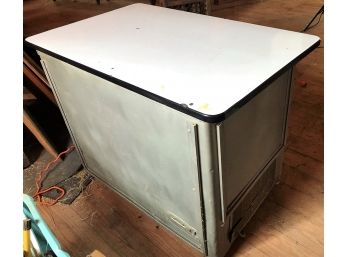 Gamon Refrigerator - Tested And Working - 40 X 25 X 30 In