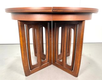 MAGNIFICENT Mid Century 1960s Walnut Dining Table With 5 Leaves - 8.5 Ft Fully Extended!