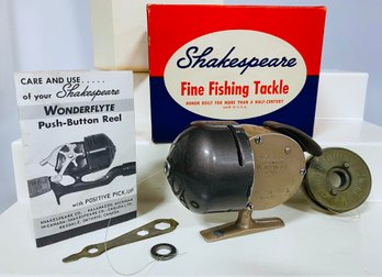 Vintage SHAKESPEARE Fishing Reel In Original Box With Manual (LB30)