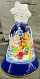 AVON Fine Collectibles - Christmas Bell 1987 In Box.  (LB 36)