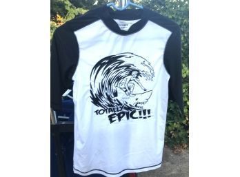 Sz XXL 18  OLD NAVY - Total Epic - Surfer Graphic T