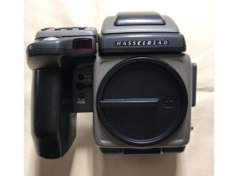 Hasselblad H2 Camera Body Housing With 14109 Actuations, HV90X Viewfinder, CR123A Battery/grip Holder