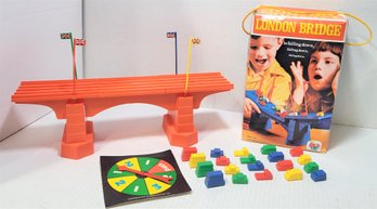 London Bridge 1972 Vintage COMPLETE Schaper Plastic Action Cootie Co Game
