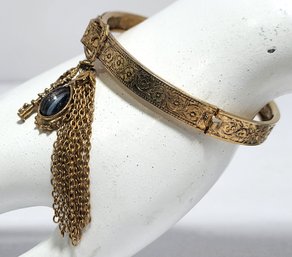 Tooled Belt & Buckle Charm Style Gold Tone Bangle Bracelet Unsigned