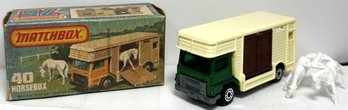 1977 Matchbox # 40 Green Horse-Box With Horses On Sprue With Original Box