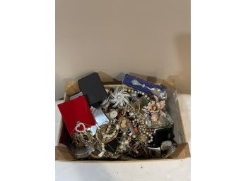 5lbs Of Assorted Jewelry And Collectibles